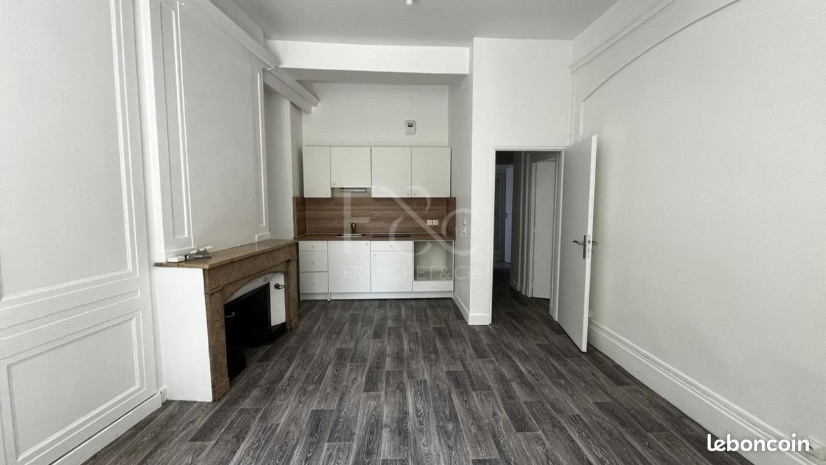 Appartement 2 pièces 51 m² · à Tassin-la-Demi-Lune · 51 m² · 850 €