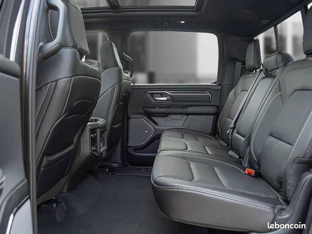 Dodge RAM 1500 Sport 5.7 HEMI V8 4x4 Crew Cab – Caméras 360 – ACC – Neuf - TVA récupérable (image 16)