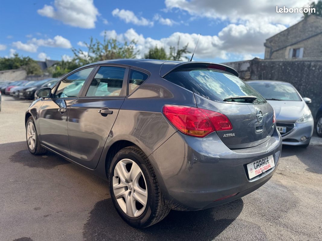 Opel Astra 1.7 CDTI 110CH Enjoy (image 6)