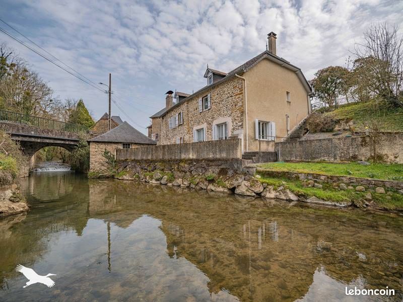Maison 7 pièces 187 m² · à Saucède · 187 m² · 129 600 €