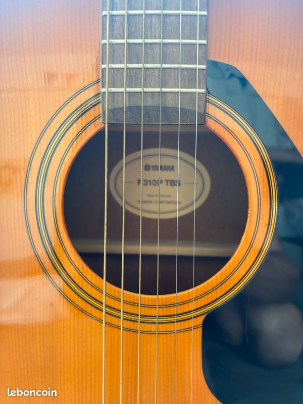 Guitare acoustique Yamaha F310P TBS, avec housse et support guitare (image 2)