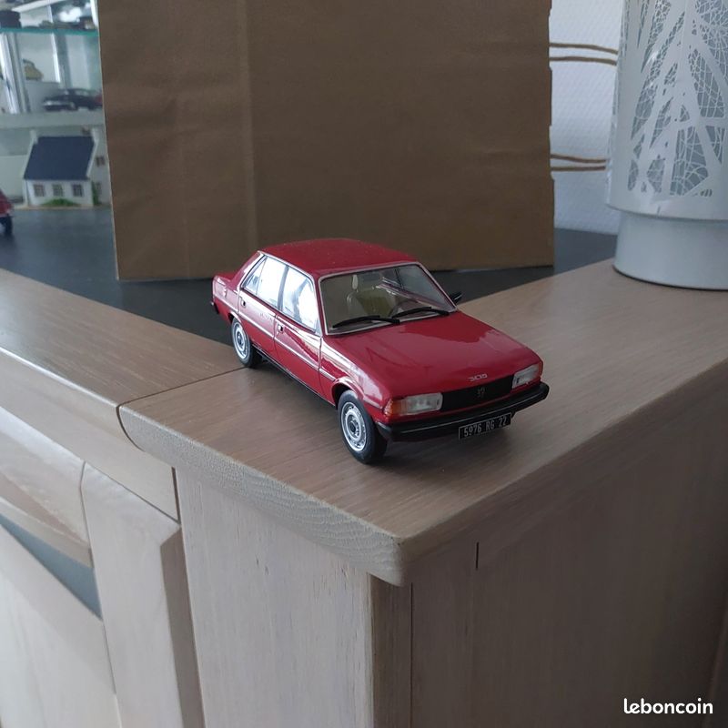 Lot De 24 Miniatures Peugeot - Occasion