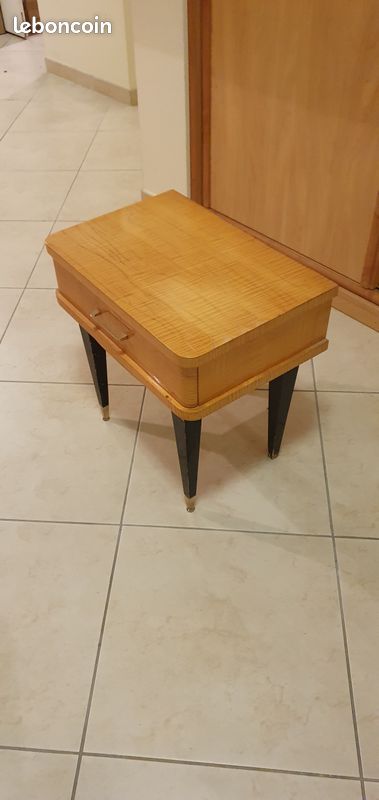 Table de chevet en sycomore (image 2)
