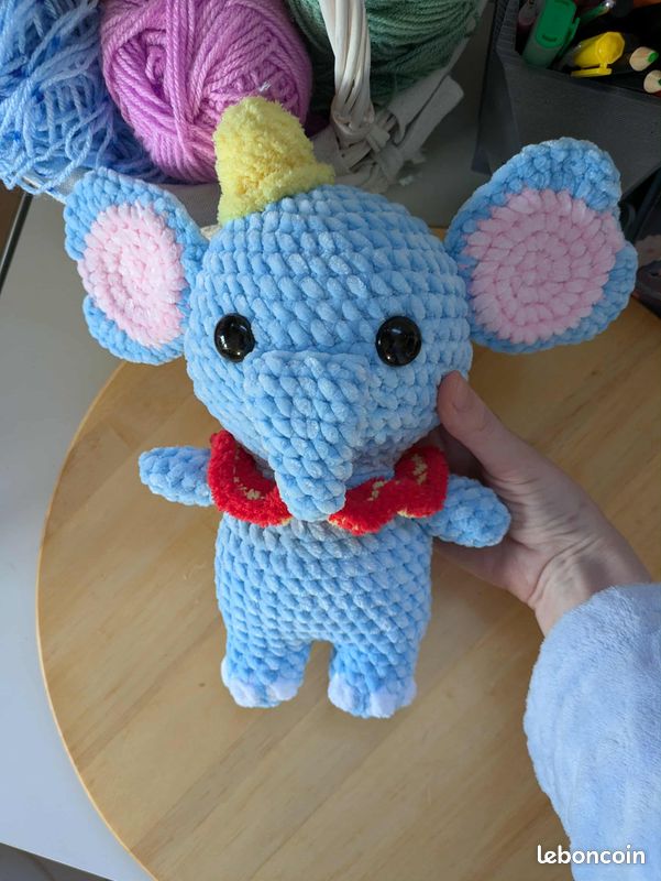 Dumbo éléphant doudou très doux, en peluche fait main au crochet, amigurumi, neuf 24 cm (image 9)