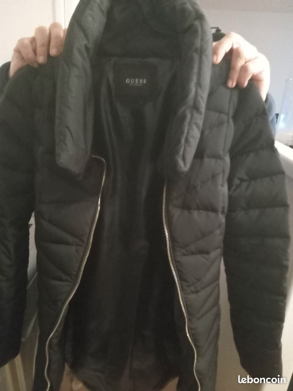 Doudoune guess cintrée noir taille S état neuf (image 1)