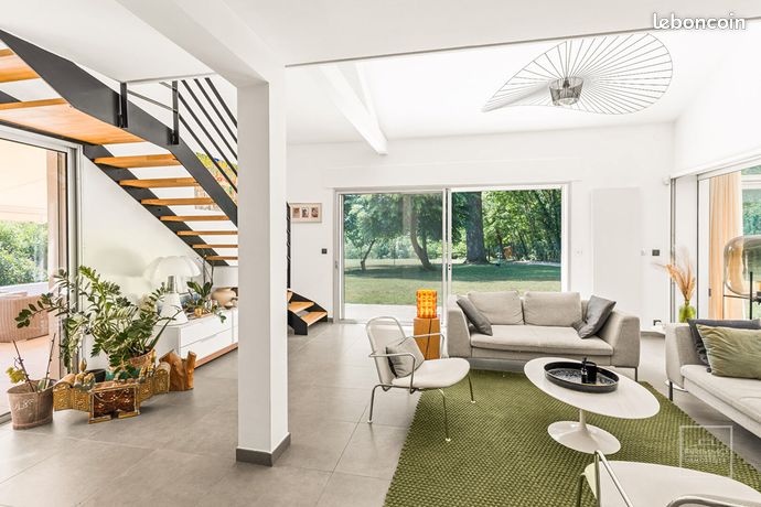 Villa 9 pièces 221 m²