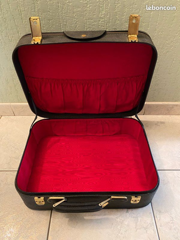 Valise de toilette avec accessoires (image 2)
