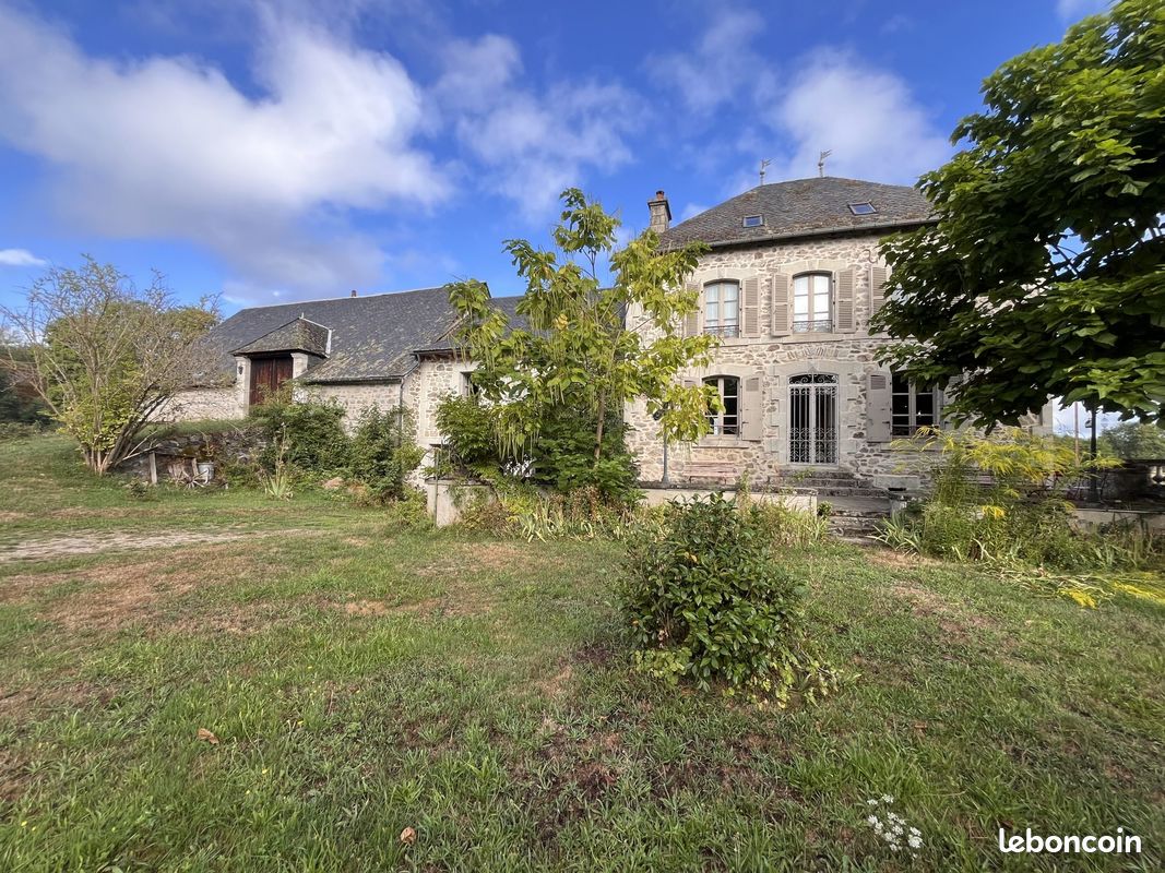 Maison 16 pièces 295 m² · à Vebret · 295 m² · 498 000 €