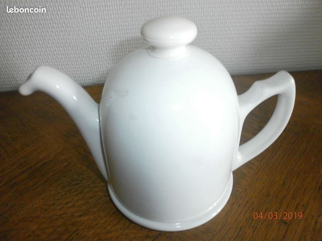 Théière en porcelaine blanche (image 1)
