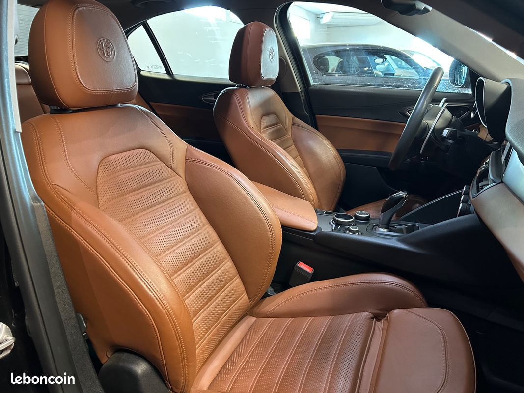 ALFA ROMEO GIULIA 2.2 210ch Q4 BVA – TOIT OUVRANT + ENTRETIEN COMPLET CONSTRUCTEUR (image 11)