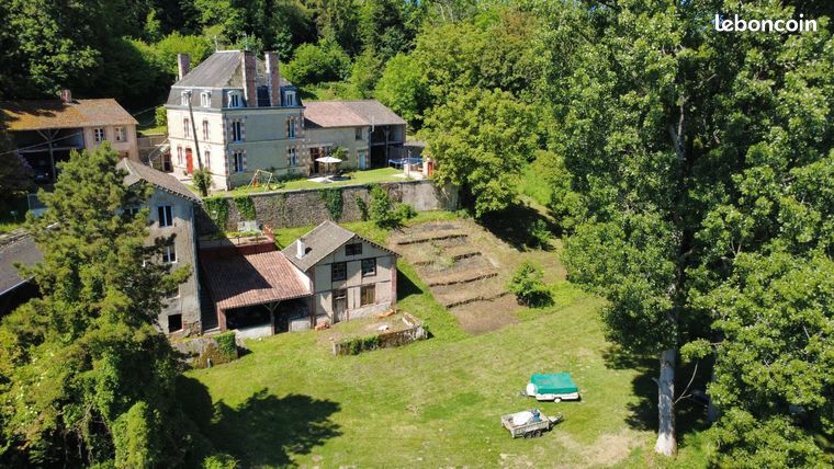 Propriété 10 pièces 233 m²