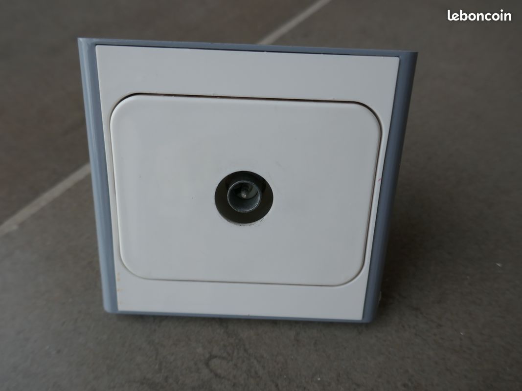 Prise TV encastrable LEGRAND (image 1)
