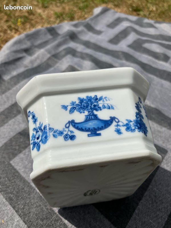 Boîte en porcelaine APILCO France – Motifs bleus floraux (image 4)