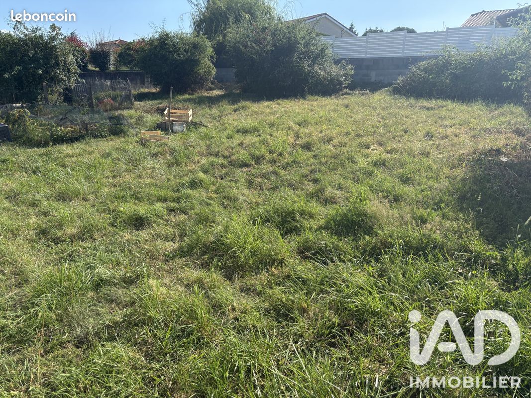 Terrain 557 m² · à La Grand-Croix · 557 m² · 109 000 €