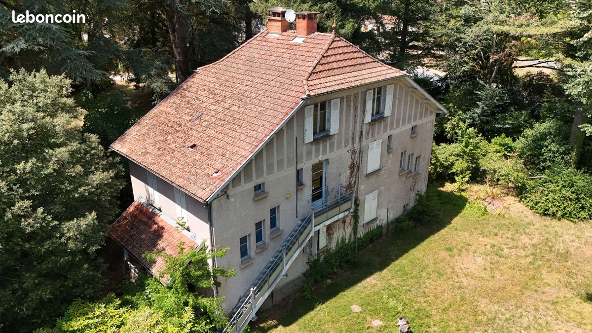 Maison 6 pièces 283 m² · à Lalinde · 283 m² · 179 000 €
