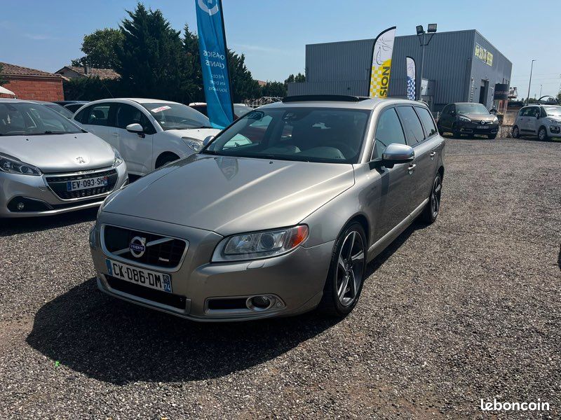Volvo V70 en très bon état boîte automatique Full option (image 1)