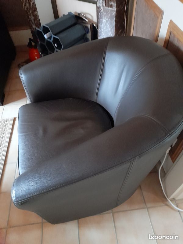 Fauteuil en cuir noir (image 2)
