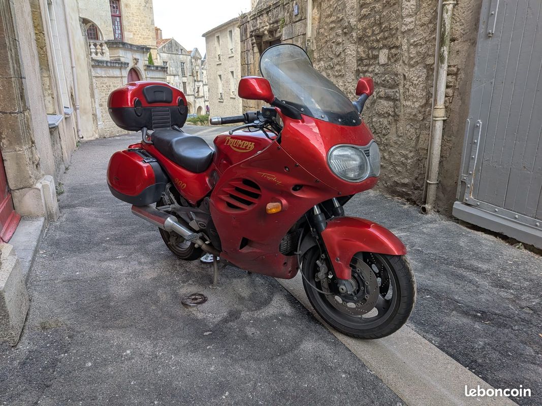 Triumph Trophy 900 (image 1)