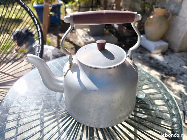Grande Bouilloire Ancienne En Aluminium - Gris - Décoration Cuisine Vintage - Traces D'usage