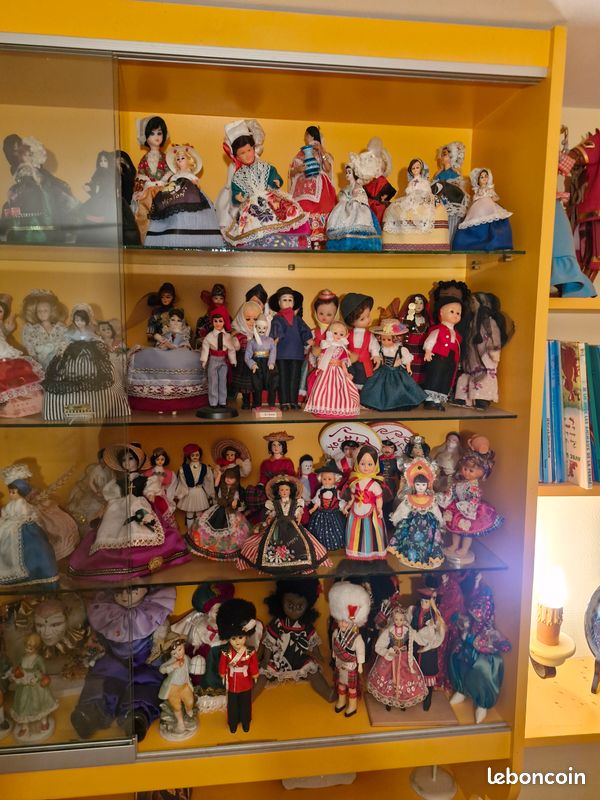 Lot De Poupées Régionales Vintage – Fabrication Française – Plastique