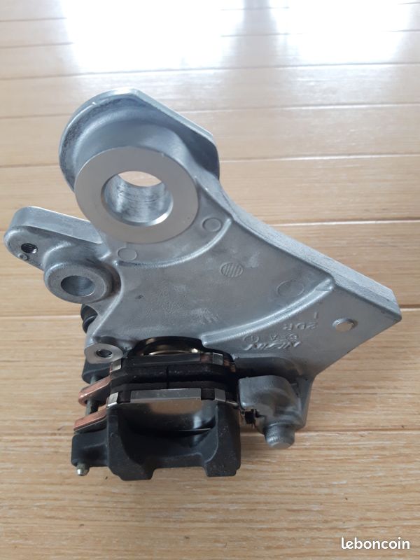 Etrier arriere yamaha mt09 (image 1)