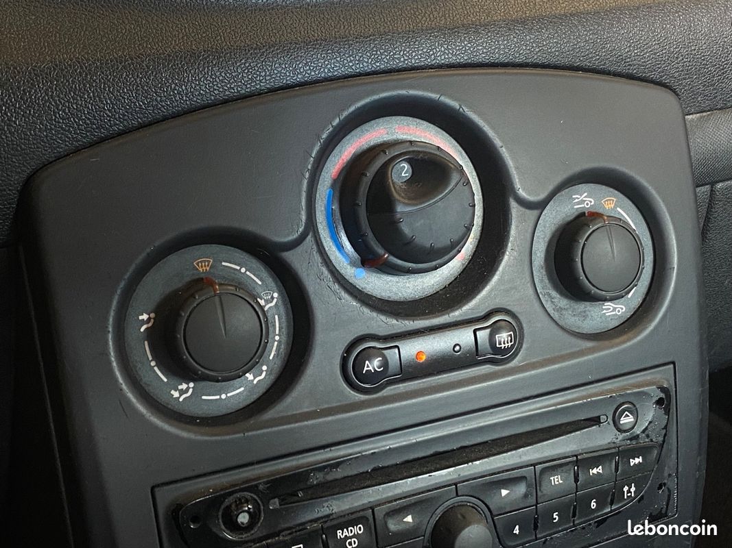 Renault CLIO III 1.5 dCi eco2 75 cv Yahoo / Climatisation / Commandes au volant / Téléphone connecté (image 13)