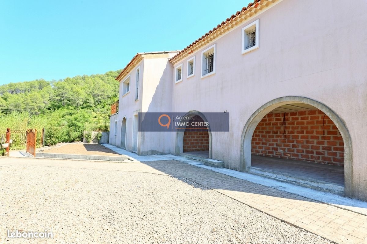 Maison 5 pièces 128 m² · à Solliès-Toucas · 128 m² · 468 000 €