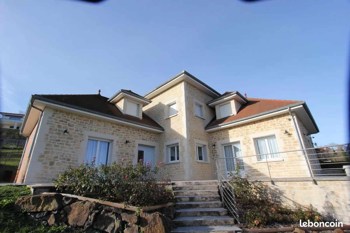 Maison 8 pièces 270 m² · à Riom · 270 m² · 750 000 €
