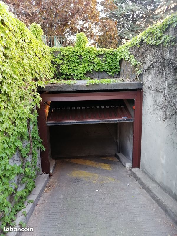 Garage fermé Brotteaux · à Lyon · 35 000 €