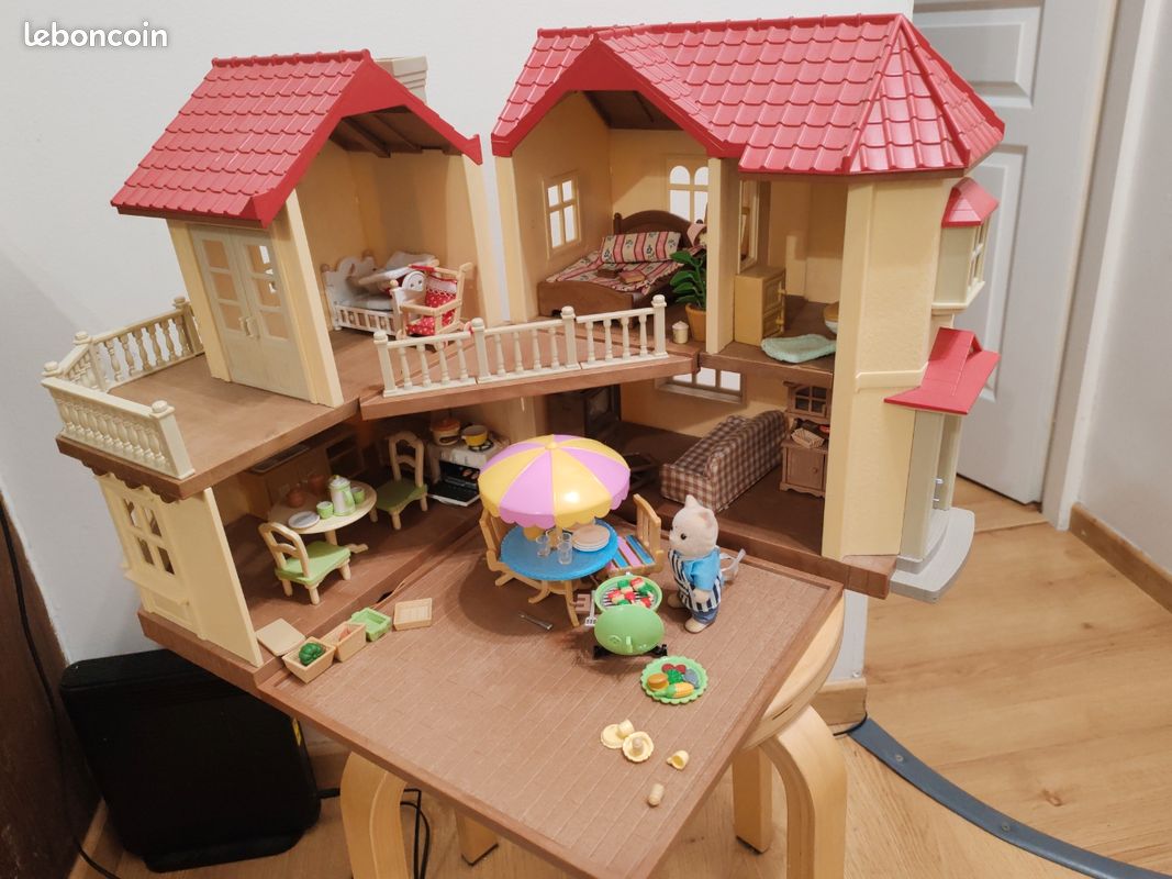 Maison éclairée sylvanian avec accessoires (image 1)