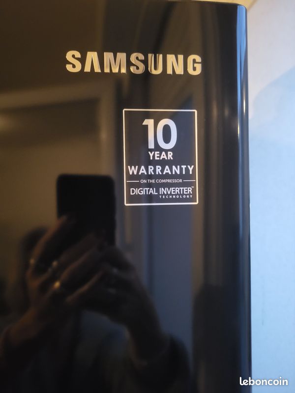 Vends très urgent frigo américain marque Samsung état très neuf 450 avec facture (image 1)
