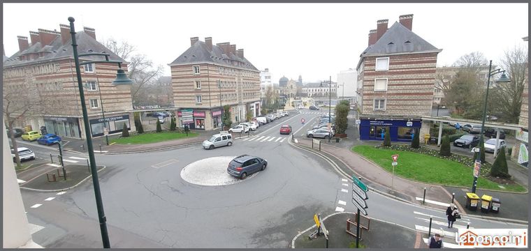 https://img.leboncoin.fr/api/v1/lbcpb1/images/d7/b2/87/d7b287e451320f42ad3d5cdba4baba26f2f39c71.jpg?rule=ad-image