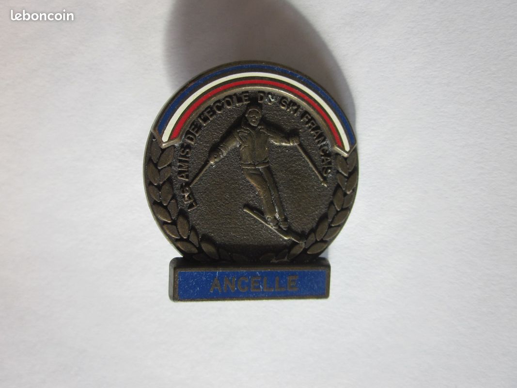 INSIGNE MILITAIRE À identifier distinction Huguenin Frères Le Locle EUR