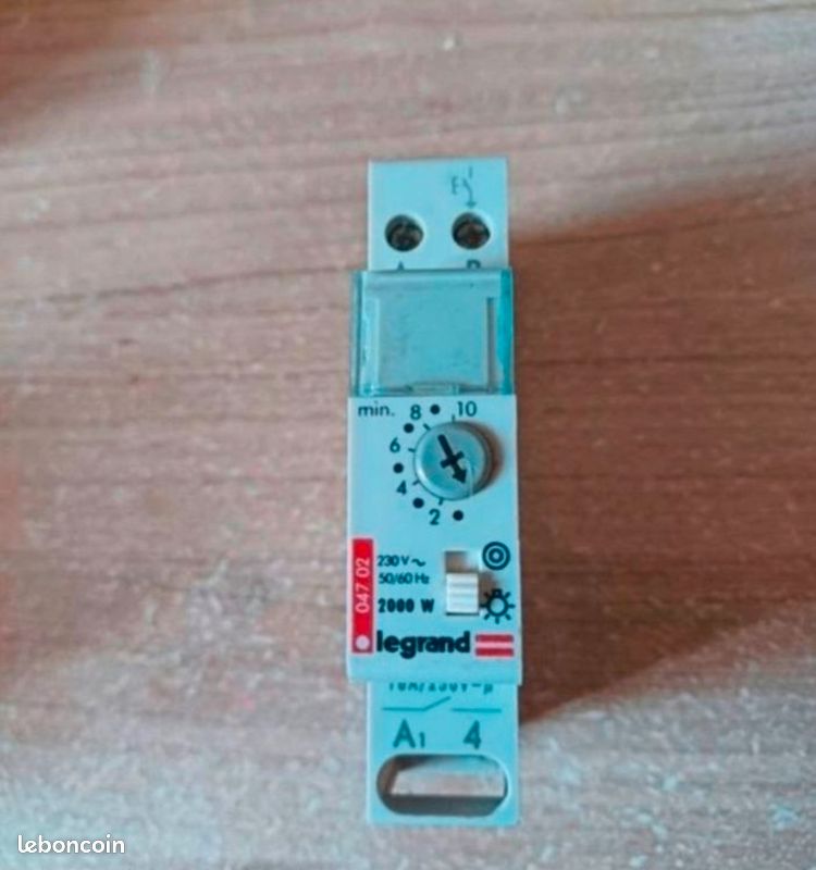 Minuterie Legrand 230V – Réf 04702 / 047 02 – Occasion