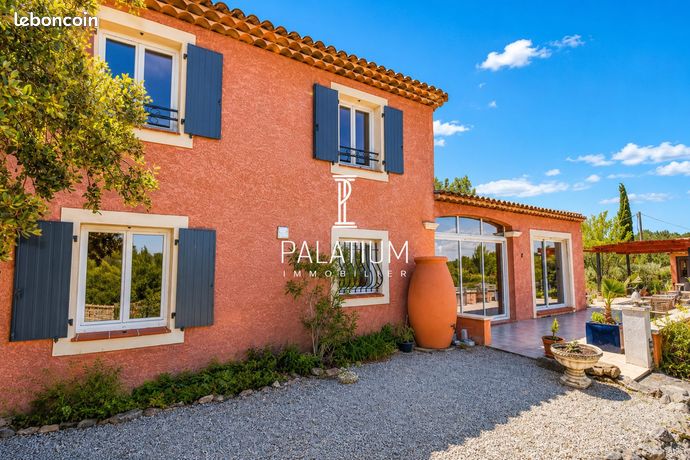 Propriété 6 pièces 135 m²