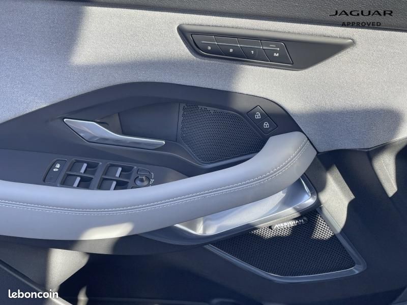 Jaguar E-Pace P270e PHEV 269ch R-Dynamic HSE (image 13)