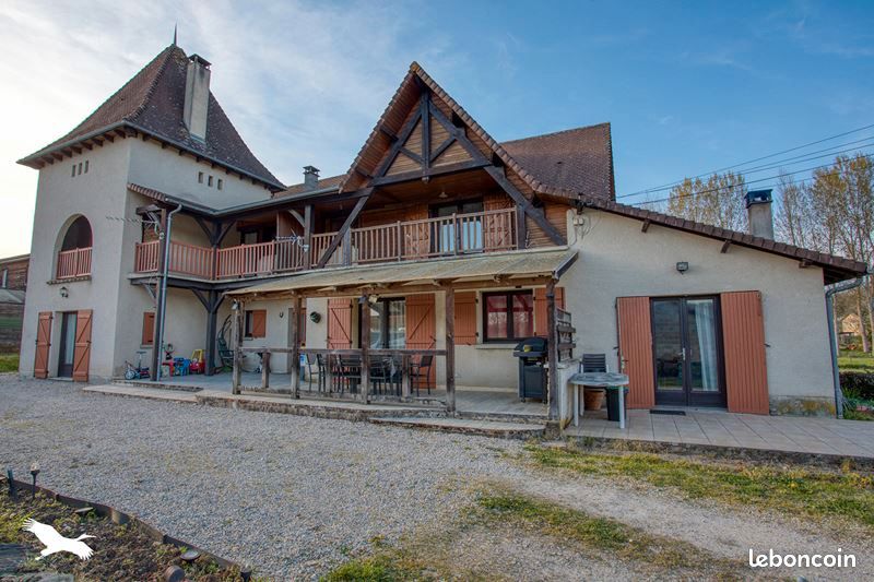 Maison 9 pièces 305 m² · à Montignac-Lascaux · 305 m² · 293 216 €