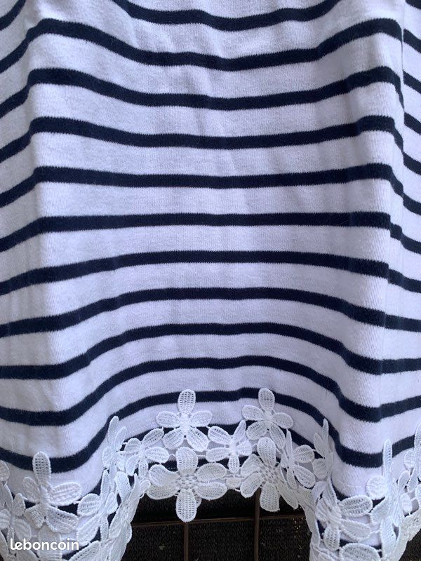 T-shirt fille 12 ans.TBE (image 2)