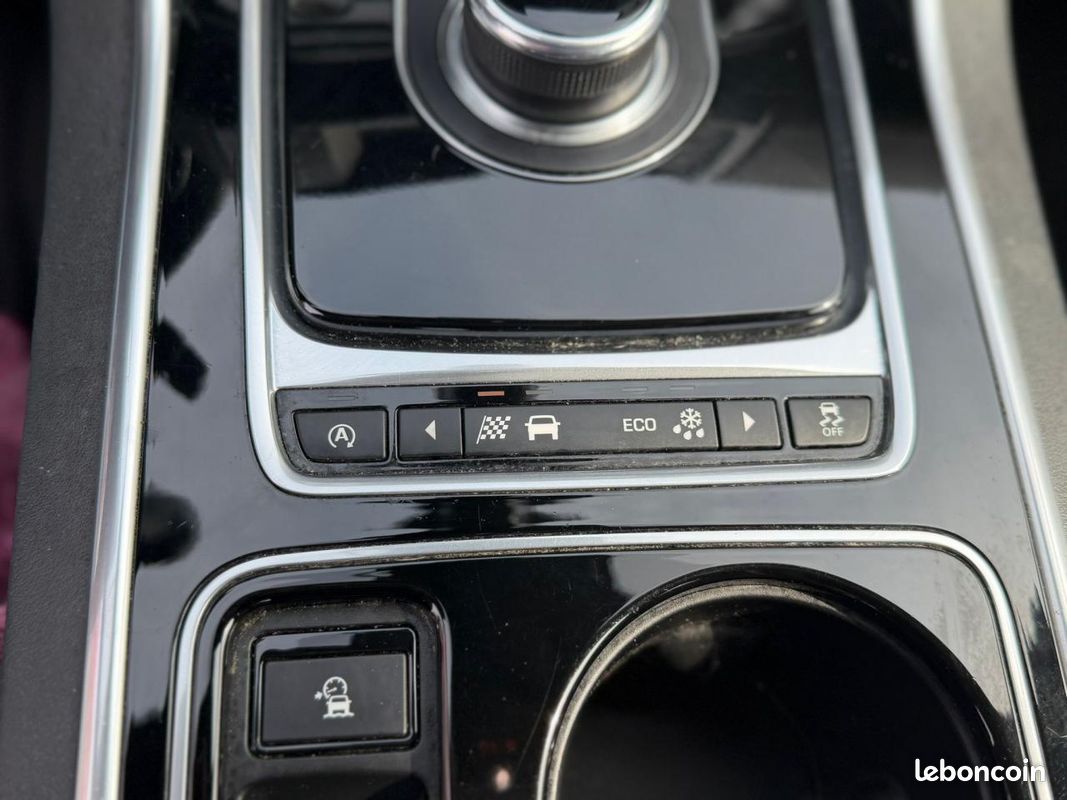 JAGUAR XE 2.0 D - 180 - BVA - AWD BERLINE R-Sport PHASE 1 (image 23)