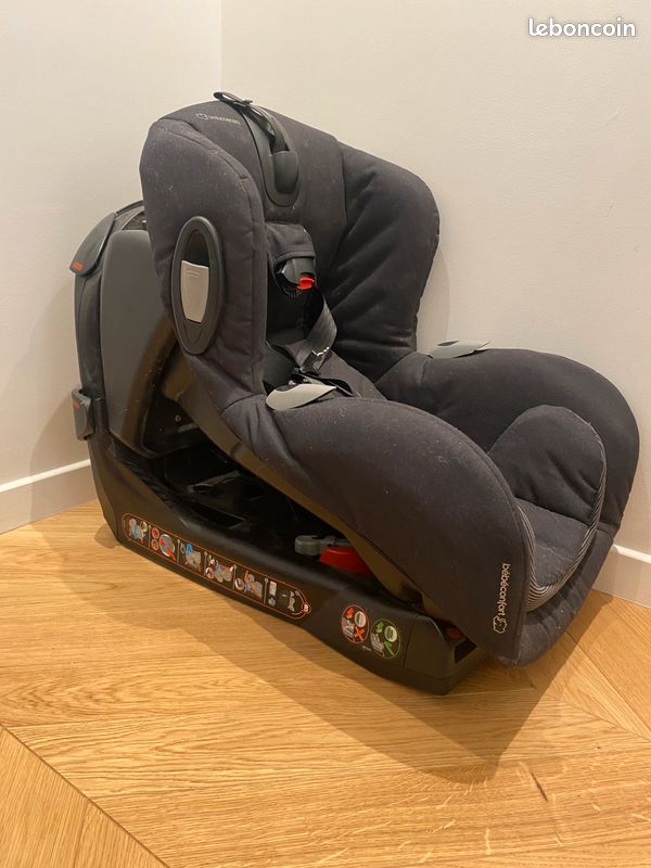 Lot de vêtements bébé et matériel de puériculture (image 8)