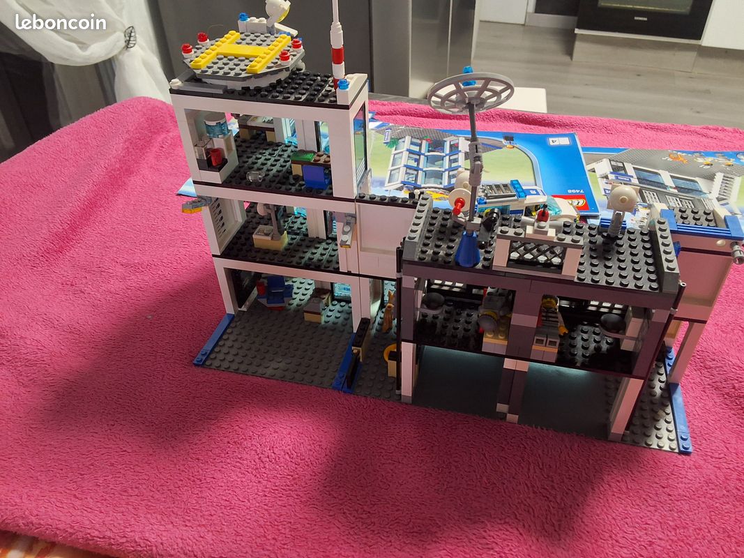 LEGO 7498 le commisariat police (image 4)
