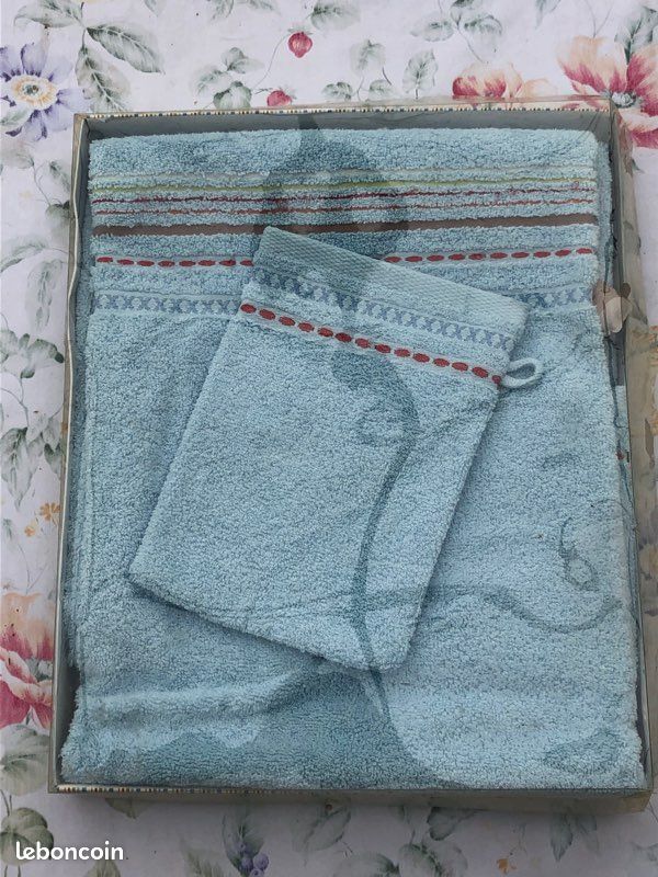 Coffret enfant serviette et gants de toilette (image 4)