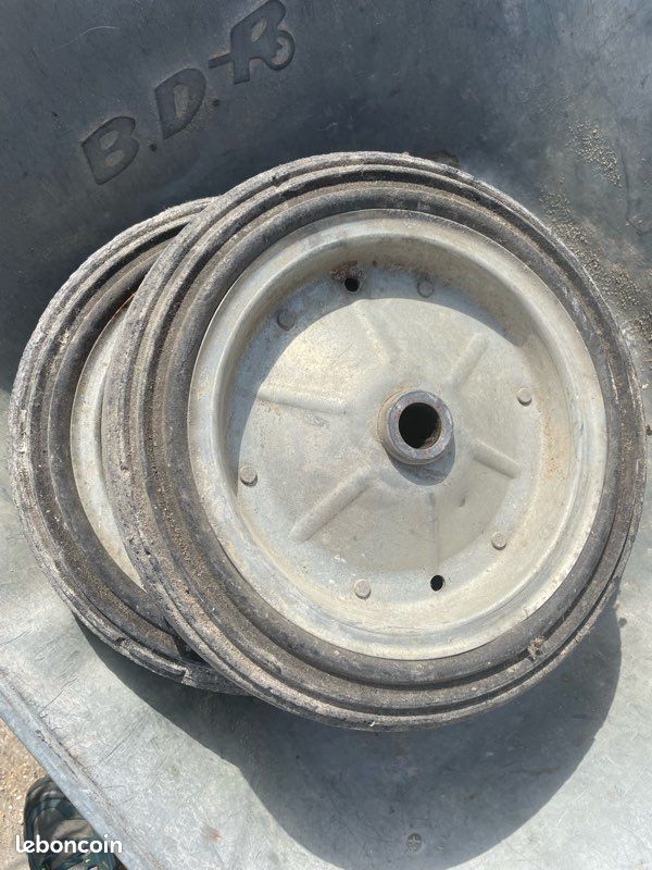 Roue de chariot (image 1)