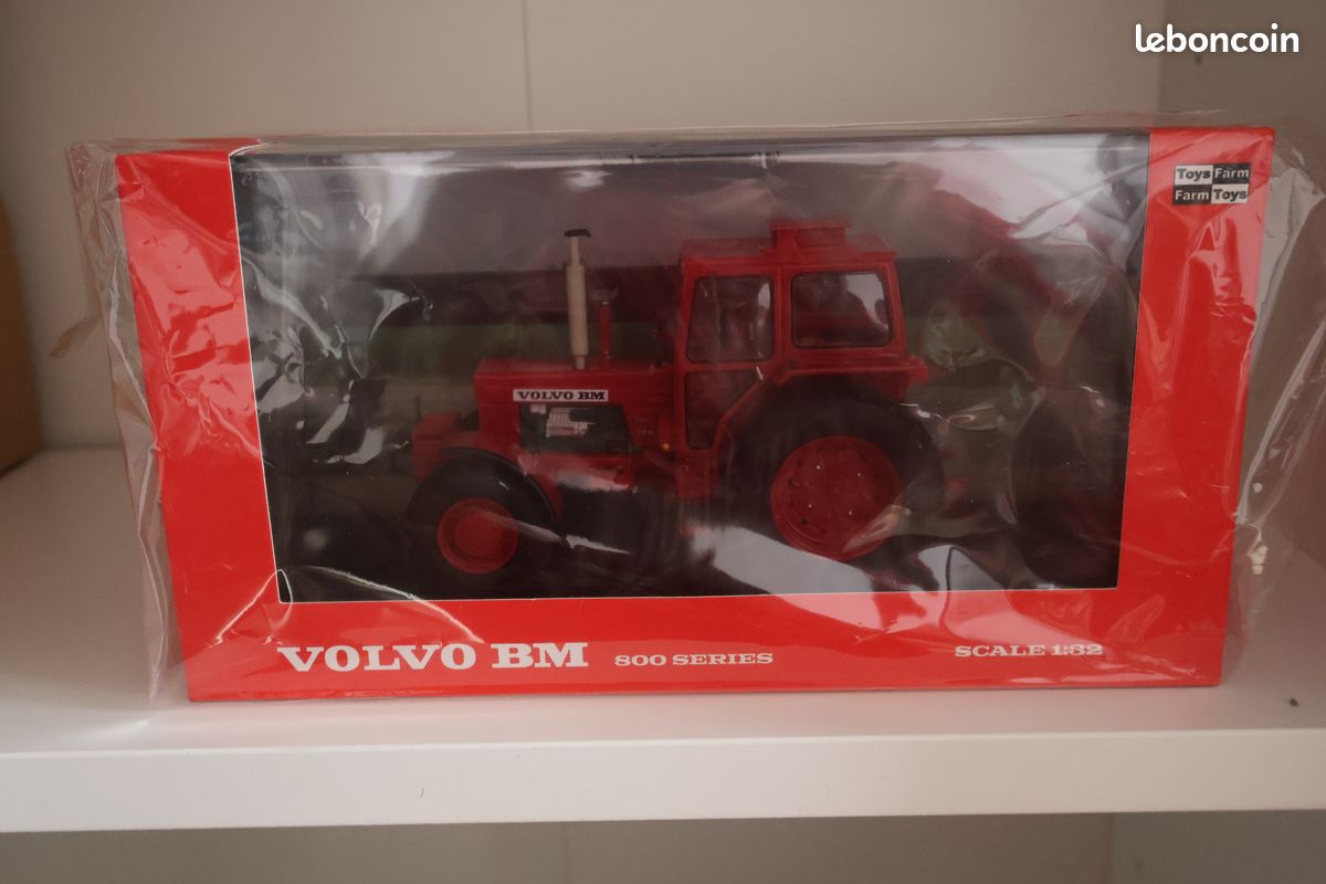 Miniature deux tracteurs volvo 810-814 en résine 1/32 (image 2)