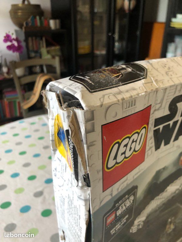 Lego 75292 : The Razor Crest (2020) (image 6)