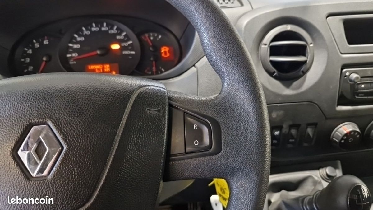 Renault Master CABINE APPROFONDIE L2H2 3.5t 2.3 dci 130 GD CONFORT 7 Places (image 27)