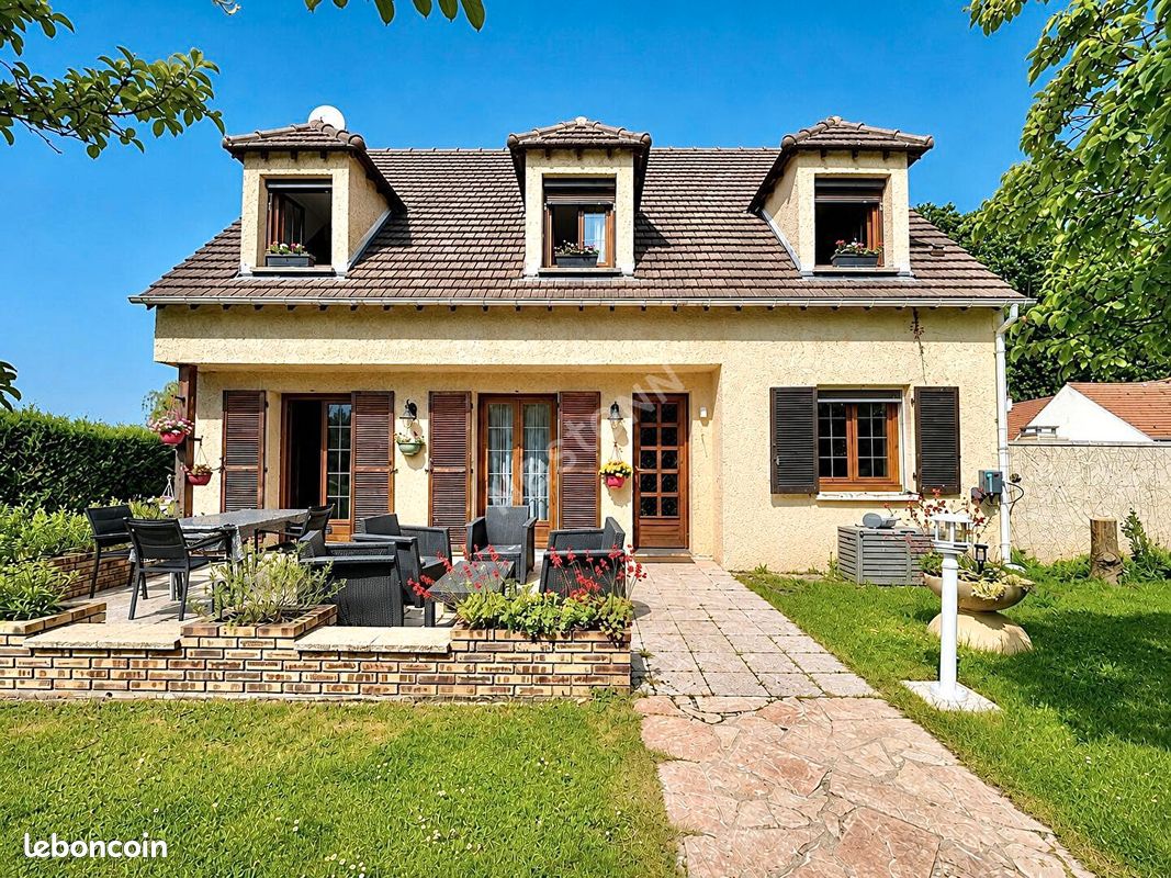 Maison 10 pièces 210 m² · à Viarmes · 210 m² · 540 750 €