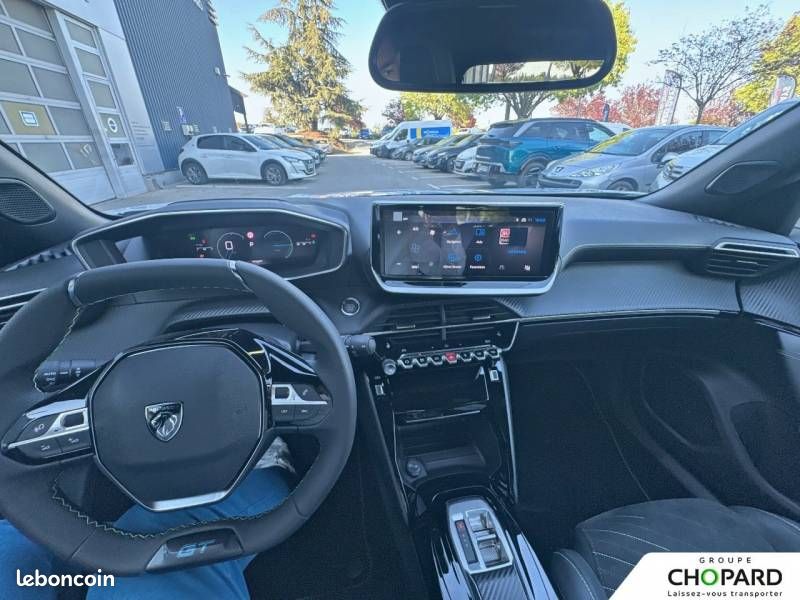 Peugeot 2008 Hybrid 145 e-DCS6 GT Exclusive (image 12)