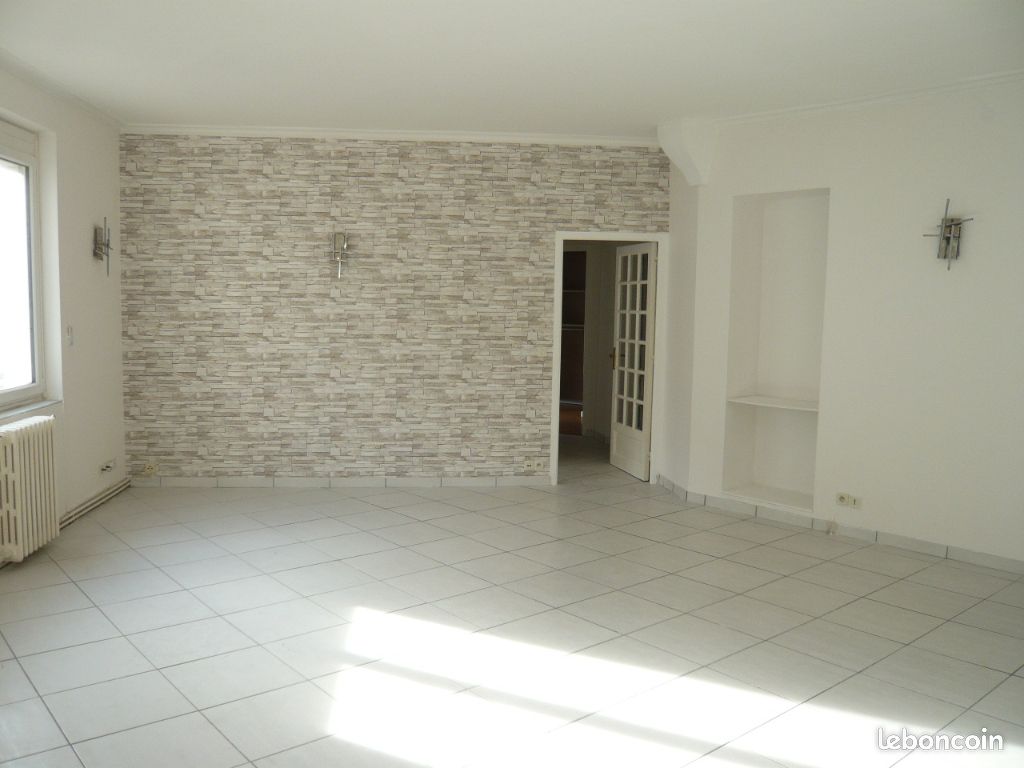 Appartement 3 pièces 103 m² · à Laval · 103 m² · 700 €/mois