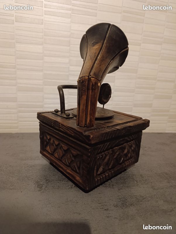 Boîte en forme de gramophone (image 2)